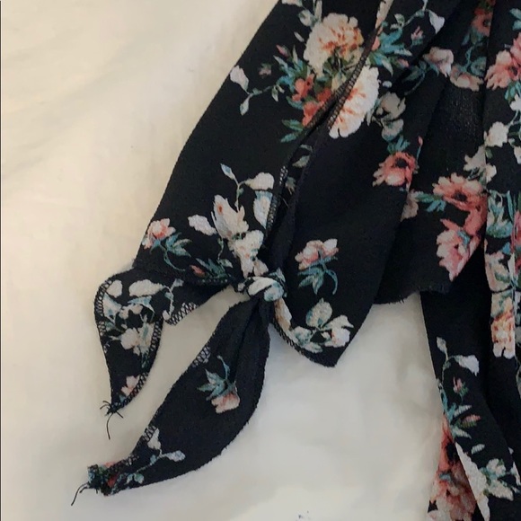 💕2/15💕Floral Elegant Shirt - Picture 2 of 3